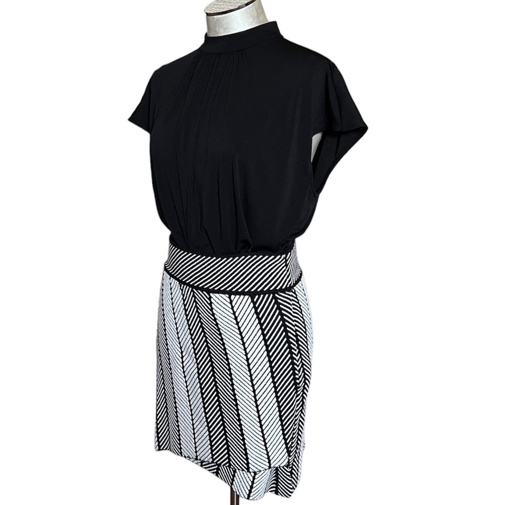 Maje Women’s Black White Striped Knit Mini Skirt NWT Textured Size 3 / Large